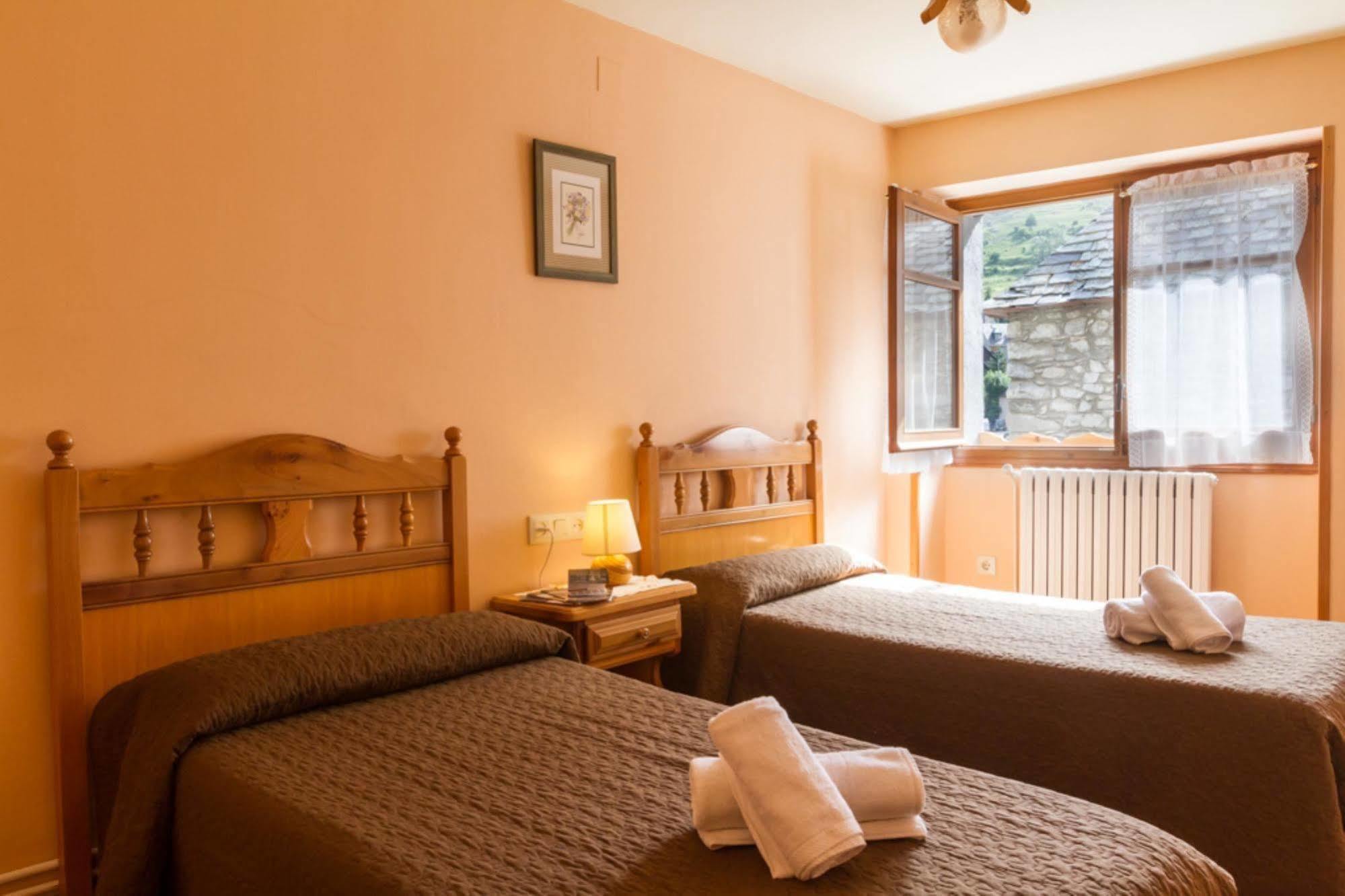 Hostal Aiguamog Salardú Esterno foto